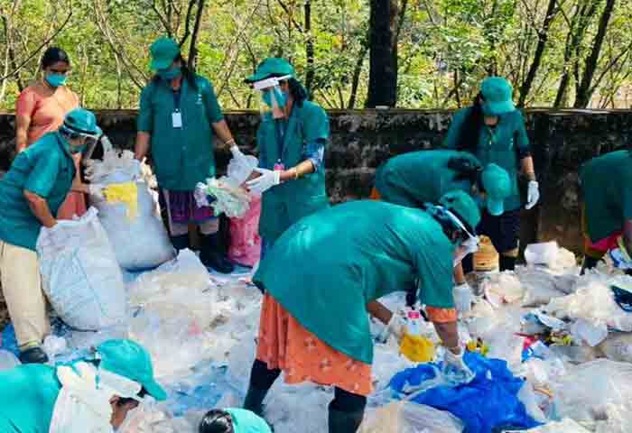 Latest-News, Kerala, Kasaragod, Top-Headlines, Say-no-to-Plastic, Plastic, Wastage-Dump, Waste, Government-of-Kerala, District-Panchayath, Should pay for collection of plastic waste from homes and institutions, Says Dist. Panchayat President.