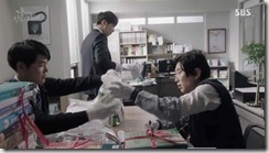 While.You.Were.Sleeping.E28.171109.HDTV.H264.720p-SS.mkv_000723564_thumb