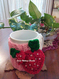 free crochet pattern, free crochet mug hug pattern, strawberries and cream mug hug, strawberries and cream mug cozy, crochet mug cozy pattern, crochet mug hug pattern, Shyama Nivas, sweetnothingscrochet, blogaday, spreadsmiles, Pradhan Embroidery Stores, fun fur, Oswal Cashmilon, handmade,