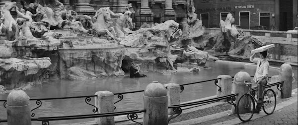 La Dolce Vita Fountain Scene