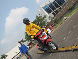 5 Tips Berkendara Aman Dengan Motor [ www.BlogApaAja.com ]