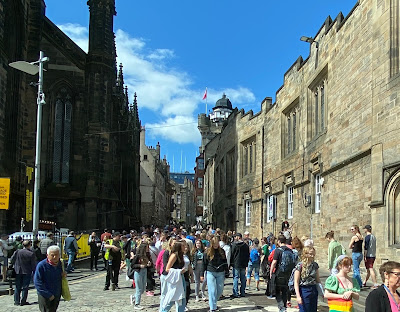 crowds at Edinburgh capitol