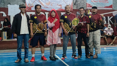 Luar Biasa Resmi Dibuka  Tournamen Badminton Cup RW. 07 Jatiwaringin 