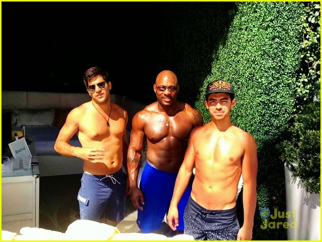 Joe Jonas Shirtless with Bodyguard Derick