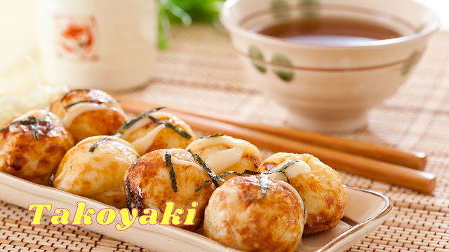 20. Menjual takoyaki dengan berbagai pilihan isian seperti udang, ikan, dan telur.