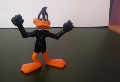 Miniatura de vinil estática do patolino de braços abertos  , Looney Tunes / Warner Bros -- 7,5  cm de altura R$ 15,00