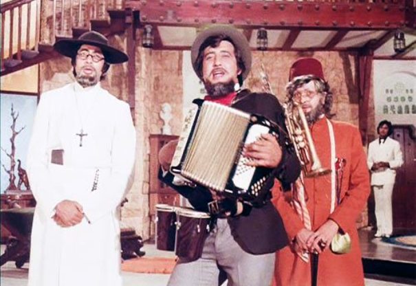 Manmohan Desai , Amitabh Bachchan, Rishi Kapoor, Vinod Khanna