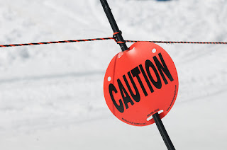 https://commons.wikimedia.org/wiki/File:Caution_sign_on_ski_slope.jpg