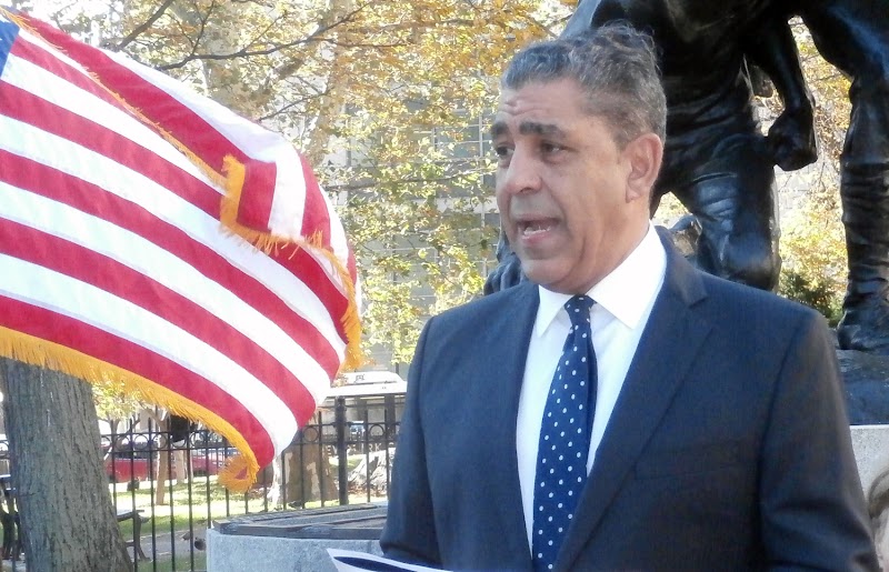 Espaillat adelanta que demócratas en la cámara deben actuar con prudencia para enjuiciar a Trump