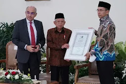 HUT Ke-1083 Al-Azhar, Maruf Amin Terima Penghargaan sebagai Tokoh Islam Moderat