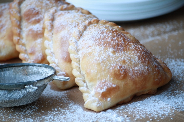 Empanadas de queso / Cheese empanadas / bolivian bread / pan bolivano / snack