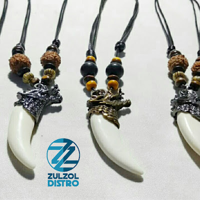 Kalung Taring Resin Putih