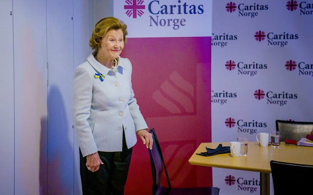 Queen Sonja visited the aid organization Caritas to receive information about the work Caritas is carrying out in Ukraine