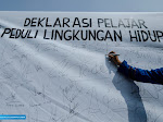  SMK Prakarya Internasional Bandung Serukan "Beat Plastic Polution"