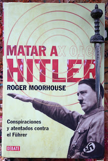 Portada del libro Matar a Hitler, de Roger Moorhouse