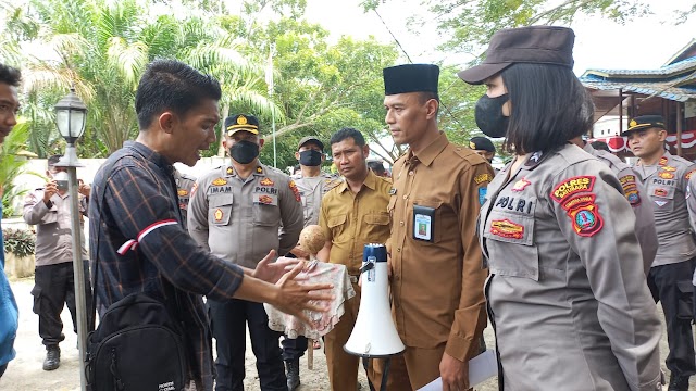 DUGAAN KORUPSI DI DINAS PENDIDIKAN, PEMDA BATU BARA HADIAHI PATUNG JELANGKUNG KE PLT KADISDIK BATU BARA