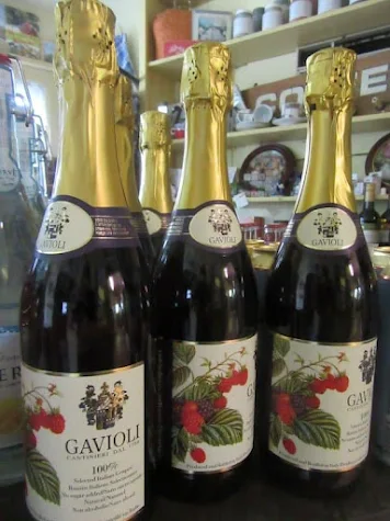 Sparkling Peach Grape Juice by Gavioli