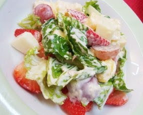 Menerokai Dunia Makanan: Salad Buah Makanan Berkhasiat