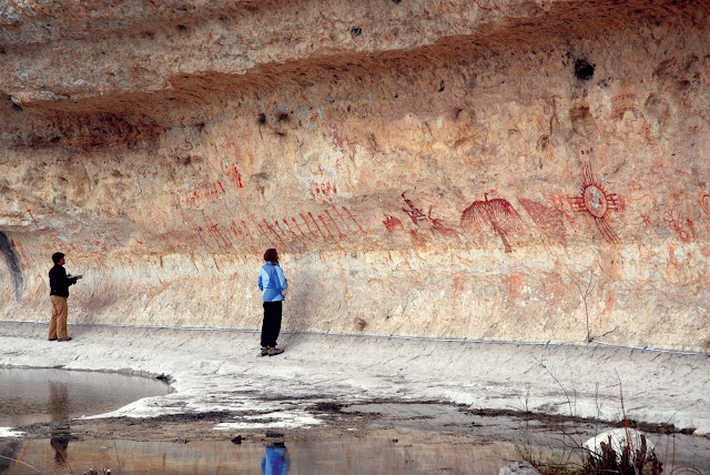 Shelters with echoes thought to be preferred sites for prehistoric rock art