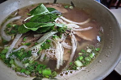 Moc Quan, pho gau