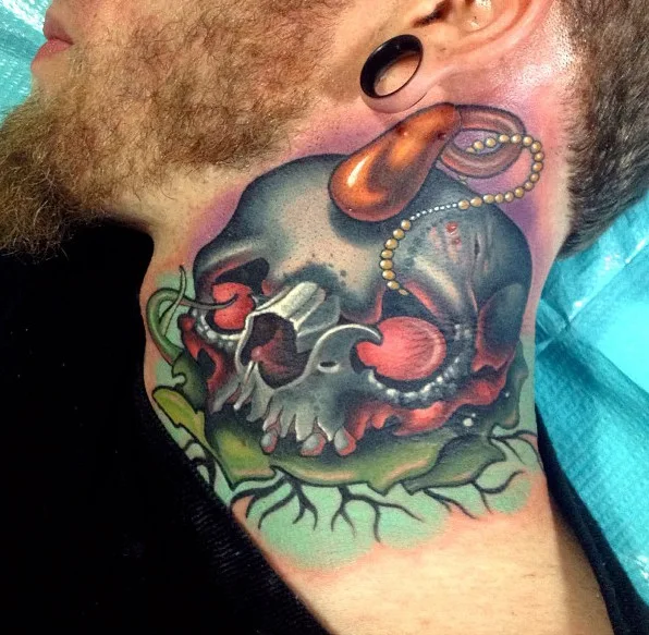 Tatuajes en la garganta