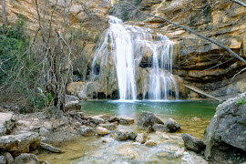 Impresionante cascada formada por el torrente de la Cabana en  Campdevànol. Ripoll