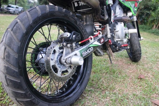 Modifikasi Kawasaki KLX 250 Model Supermoto Minimalis