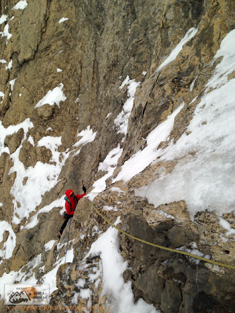 escalada en hielo en pirineos