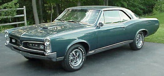 In the movie Bruce Willis' car is a 1967 Pontiac GTO I love that car