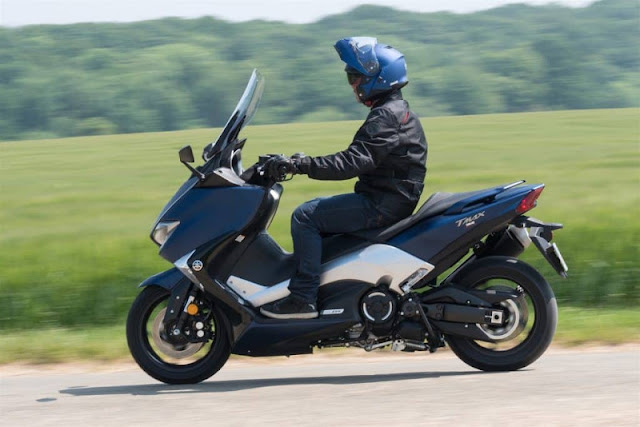 Duel Honda X-ADV 750 VS Yamaha TMAX 530 DX