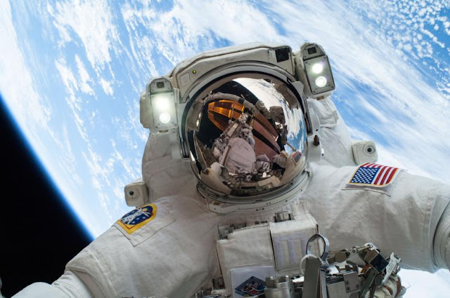 spacewalk-astronot-mike-hopkins-astronomi