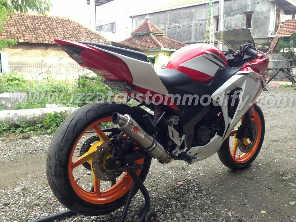 Bodi Belakang Buntut Buritan CBR 150R Thailand Izzat Custom Modify