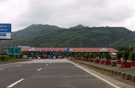 toll plaza on the Mumbai Pune Expressway