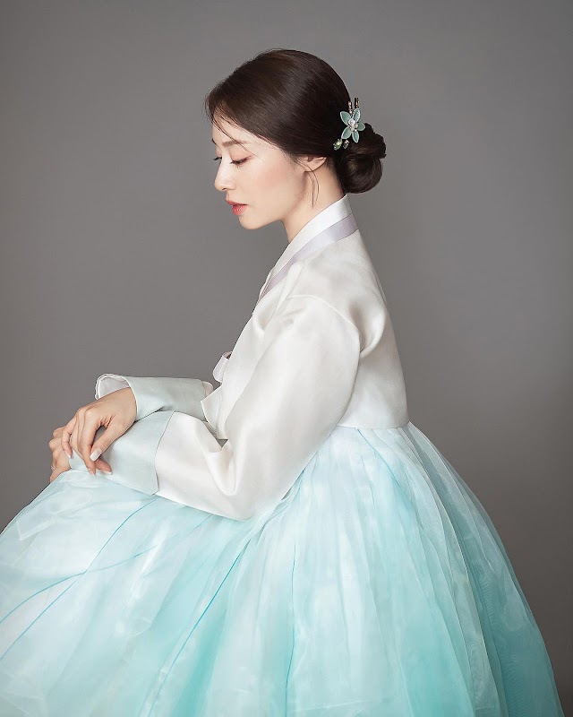 Knetz talks about the beautiful wedding photo of T-ARA Jiyeon and Hwang Jaegyun! 