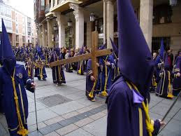 penitentes en procesión