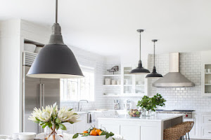 14.%252BWestport%252BModern%252BFarmhouse%252Bby%252BChango%252B%2526%252BCo.%252B-%252BInformal%252BDining%252Binto%252BKitchen