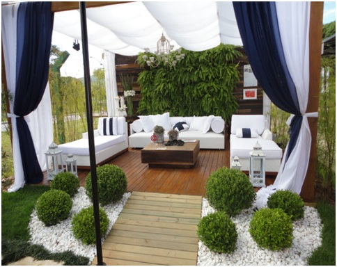 Terrace and garden with vertical plants and white furniture