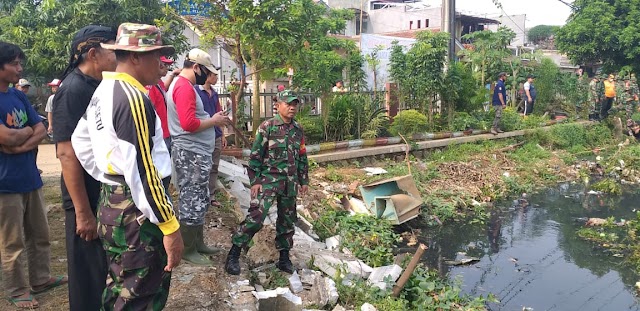 Koramil 06/Setu Karya Bakti Bersama Warga Desa Lubang Buaya