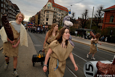 stenåldern, stenåldersmänniskor, neandertalare, chalmers, cortegen, kortegen, chalmerskortegen, chalmerskortegen, valborg, valborgsmässoafton, göteborg, foto anders n