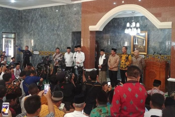 Cegah Tanah Masjid Bersengketa, Jokowi Serahkan Sertifikat Tanah Wakaf