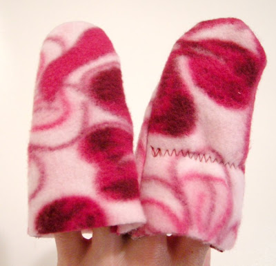 DIY baby mitts, easy sewing, easy DIY baby gift, How to make baby mitts, How to make mitts