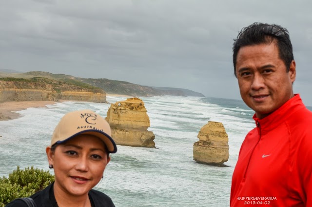 Twelve Apostles Marine National Park: Tess & JF