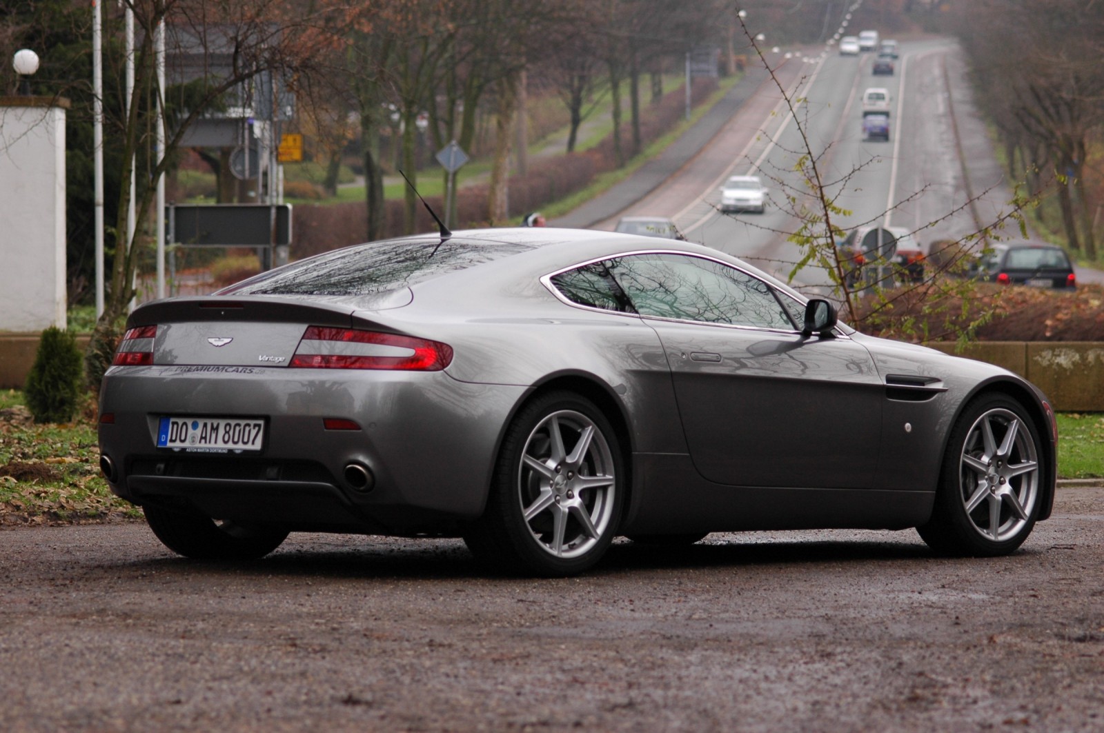 Aston Martin V8 vantage | Takeyoshi images