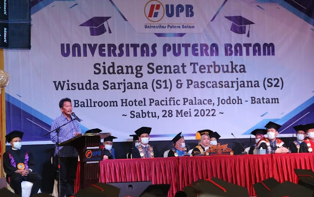 Hadiri Wisuda UPB, Rudi Minta Generasi Muda Kembangkan Potensi Diri Menyongsong Indonesia Emas 2045