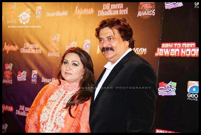 Pictures of Tarang Housefull Awards shabir jan with his wife