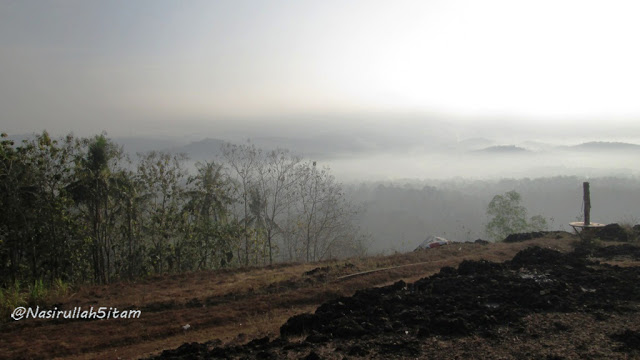 Pemandangan di Gunung Ireng Patuk, Gunungkidul