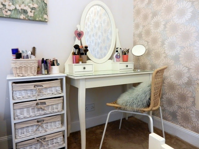 corner vanity table with storage