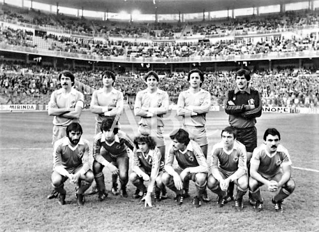 REAL VALLADOLID DEPORTIVO. Temporada 1982-83. Moré, Díez, Santos, Pastor y Fenoy. Jorge, Da Silva, Pepín, García Navajas, Sánchez Valles y Fortes. REAL MADRID C. F. 2 REAL VALLADOLID DEPORTIVO 0 Jueves 06/01/1983, 16:30 horas. Campeonato de Liga de 1ª División, jornada 18. Madrid, estadio Santiago Bernabéu.