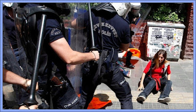Turkish Police Frighten Protestors