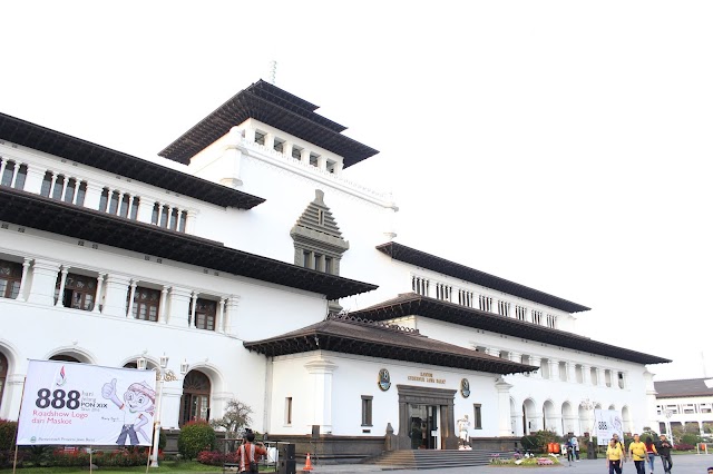 Lebih Dekat Dengan Gedung Sate